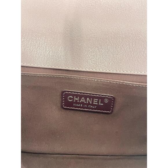 CHANEL Pink Leather Quilted Flap CC Logo Accent Medium Duo Boy Crossbody Bag - Picture 12 of 14